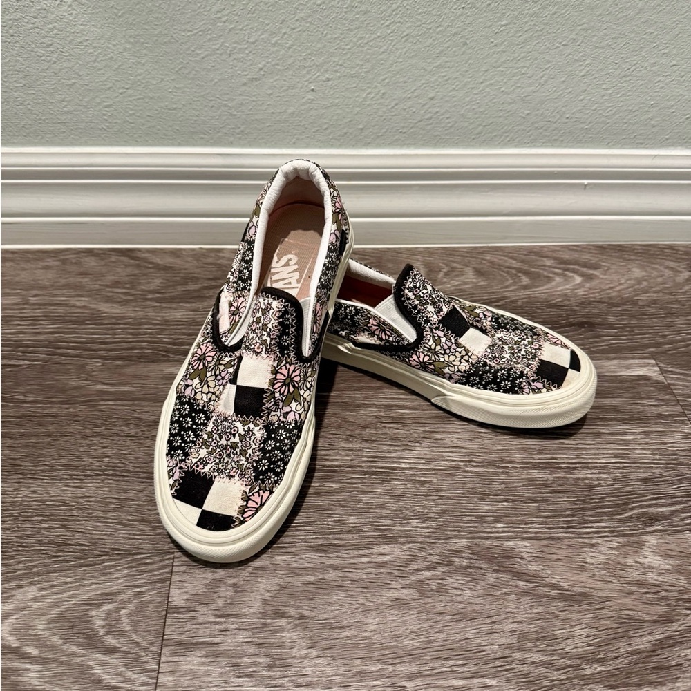 Vans Asher Patchwork Classic Slip-On Shoes
Women’s Size 6